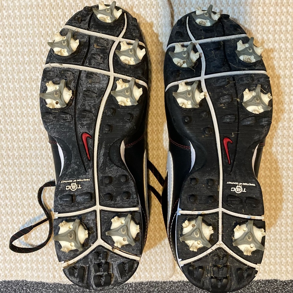 Nike Sport Performance Golf
Black Traction Cleats  Size 8 - Picture 3 of 5